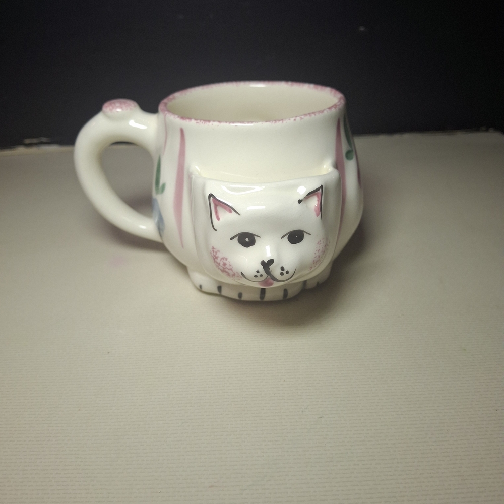 White Ceramic Cat Face Mug with Pink Accent - Cute Pet-Themed Cup